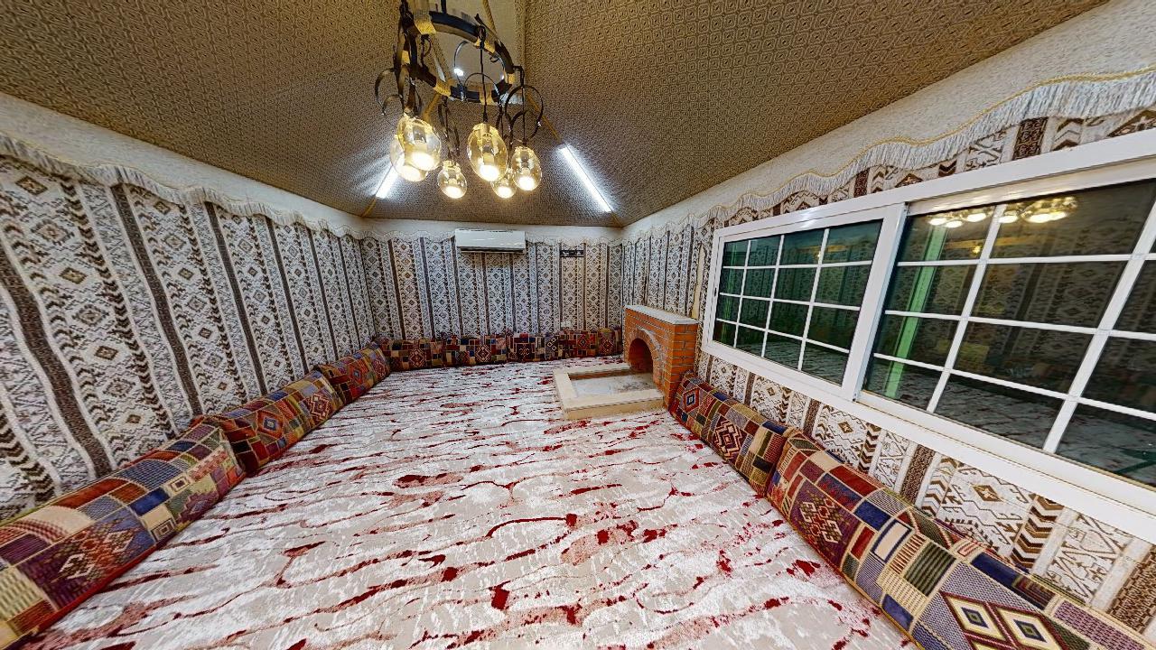 شاليه فاتن مع مسطحات خضراء | 1651