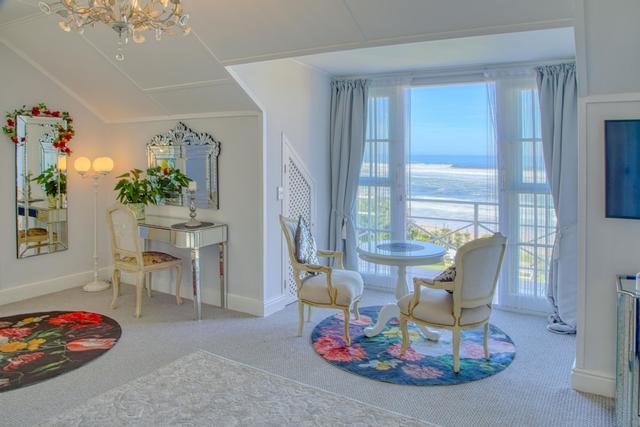 هاوس أم ستراند أون ذي بيتش